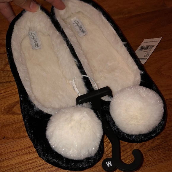 FLASH SALE❣️Brand NEW❣️ Jaclyn Smith Slippers - Picture 2 of 6